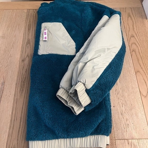 BLUE Sherpa UGG Pullover Crewneck Sweatshirt, XL with zipper pocket - Picture 5 of 5